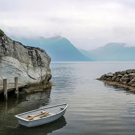 Eiknes By Interhome شاليه